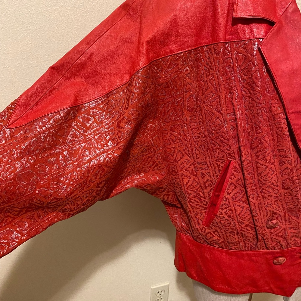 80’s Elegant Red Women's Jacket - Picture 3 of 5